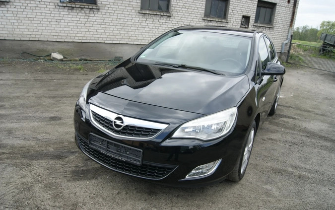 Opel Astra cena 22900 przebieg: 178000, rok produkcji 2011 z Słupca małe 121